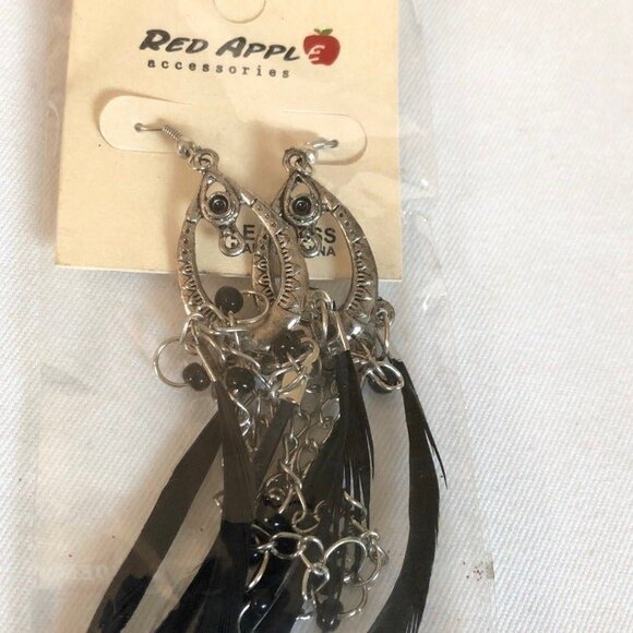 Red Apple Accessories Teardrop Chain Feather Dangle Earrings Silver Tone NOC - Picture 4 of 8